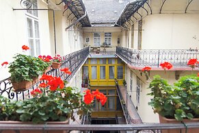 Lovely Apartment by National Museum