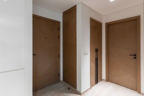 Stylish 1BR at Palace Residences