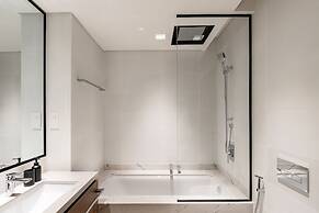 Stylish 1BR at Palace Residences