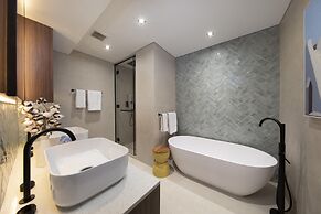 Fountain View Signature Residence With Terrace 135 SQM