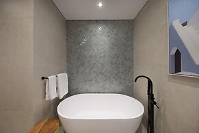 Fountain View Signature Residence With Terrace 135 SQM