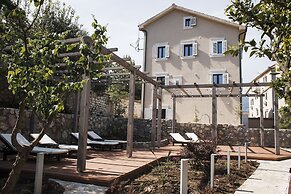 Galathea House