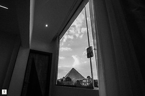 Queen Ash Pyramids View INN