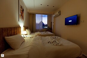 Queen Ash Pyramids View INN
