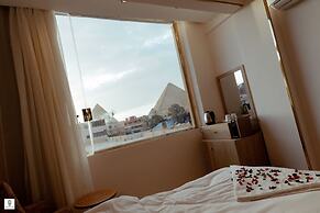 Queen Ash Pyramids View INN