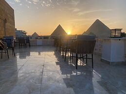 Queen Ash Pyramids View INN
