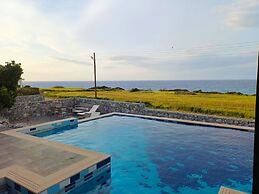 Luxurious Villa With Breathtaking Seaview