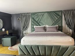 CITY CENTER HOTEL