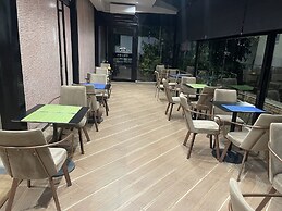 CITY CENTER HOTEL