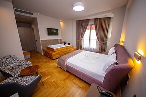 CITY CENTER HOTEL