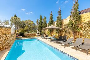 Dionisia Gozitan Villa and Pool