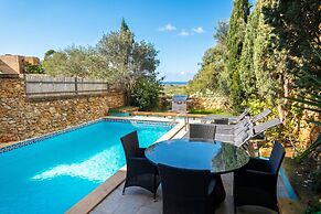 Dionisia Gozitan Villa and Pool