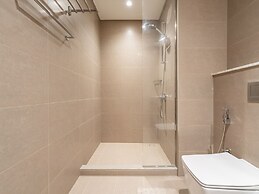 Cityscape Splendor Lavish 1BR Uptown