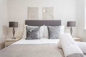 Cuthbert House - Donnini Apartments