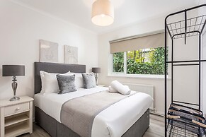 Cuthbert House - Donnini Apartments