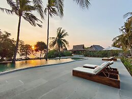 Full Moon Private Island