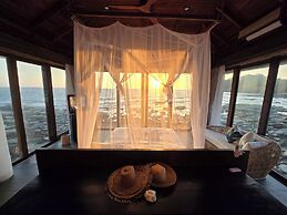 Full Moon Private Island