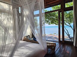 Full Moon Private Island