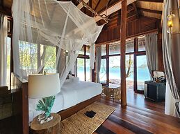 Full Moon Private Island
