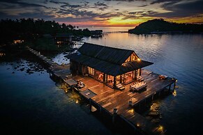 Full Moon Private Island