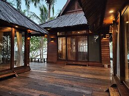 Full Moon Private Island
