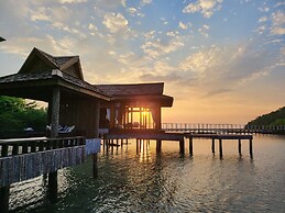 Full Moon Private Island