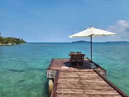Full Moon Private Island