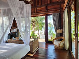 Full Moon Private Island
