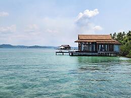 Full Moon Private Island