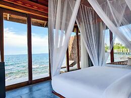 Full Moon Private Island