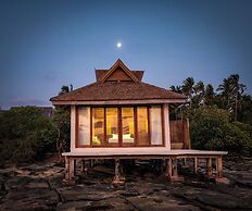 Full Moon Private Island