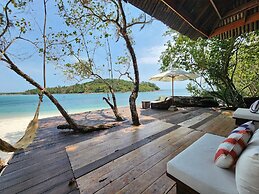 Full Moon Private Island
