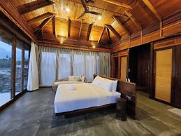 Full Moon Private Island