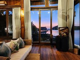Full Moon Private Island