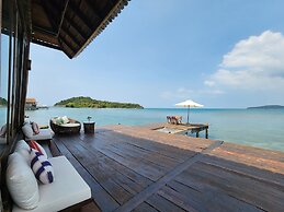 Full Moon Private Island