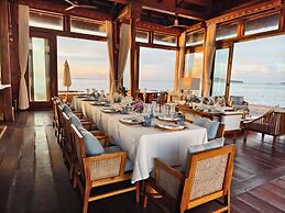 Full Moon Private Island