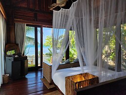 Full Moon Private Island