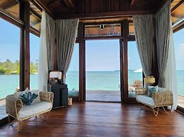 Full Moon Private Island