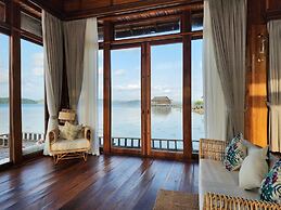 Full Moon Private Island