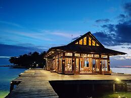 Full Moon Private Island