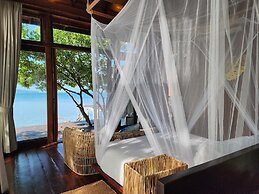 Full Moon Private Island