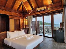 Full Moon Private Island