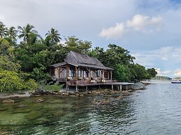 Full Moon Private Island