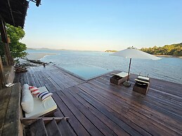 Full Moon Private Island