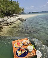 Full Moon Private Island