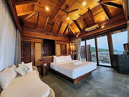 Full Moon Private Island