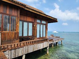Full Moon Private Island
