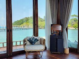 Full Moon Private Island