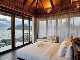 Full Moon Private Island