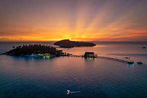 Full Moon Private Island